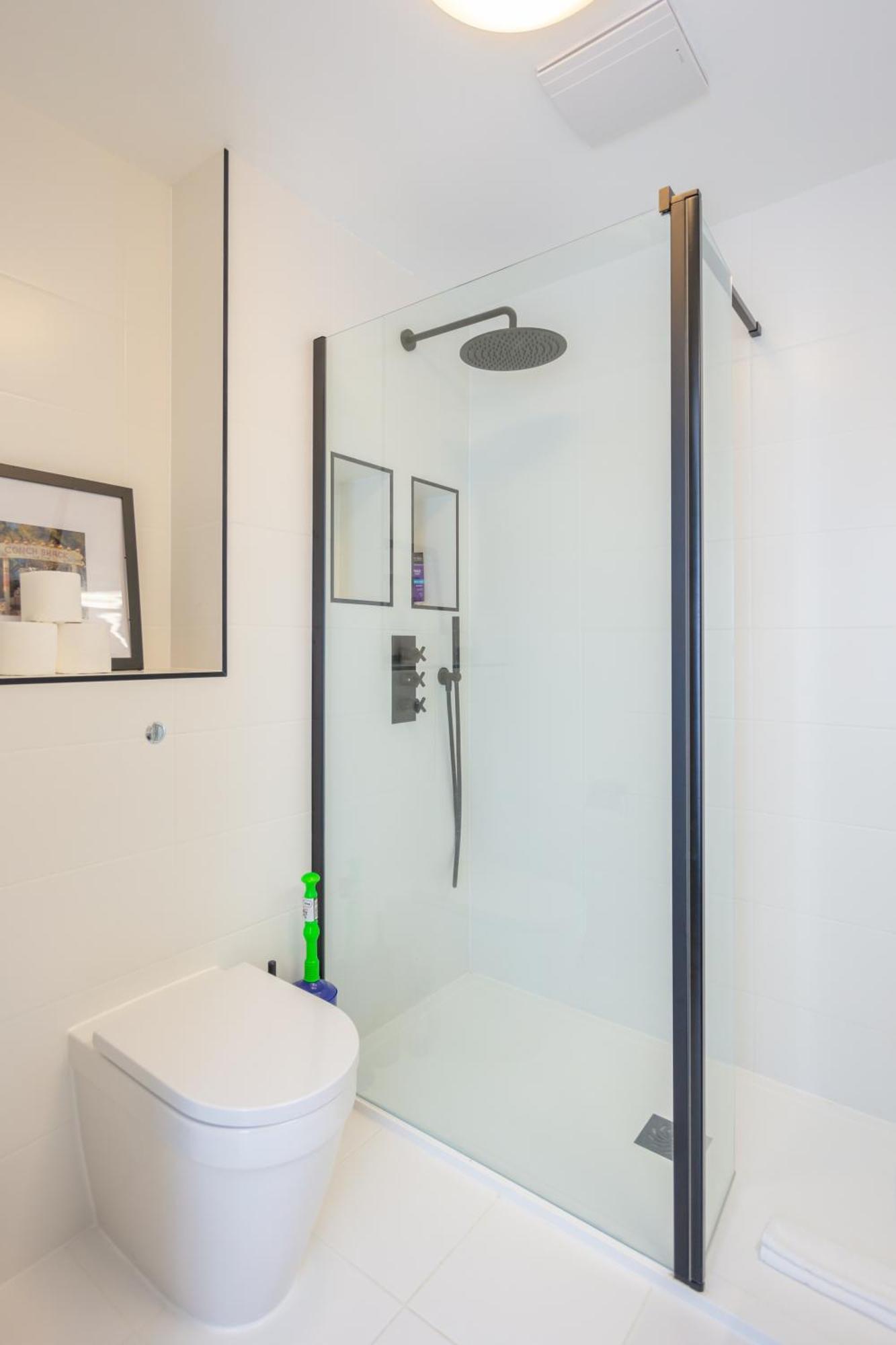 Stylish 1 Bedroom Apartment In Holborn In A Great Location London Luaran gambar